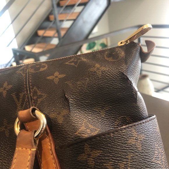 Louis Vuitton Totally Purse Leather Handbag Tote - Picture 13 of 15